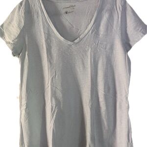 Universal Thread Women's light blue V-Neck Short Sleeve Tee